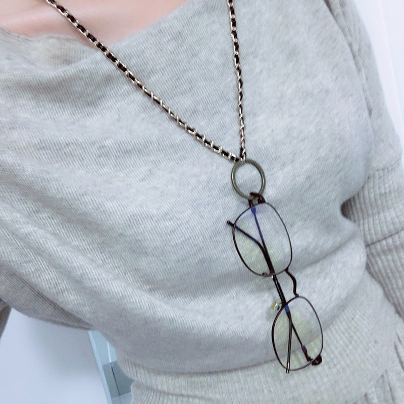 Trendy jewelry necklace with round pendants Bowlift