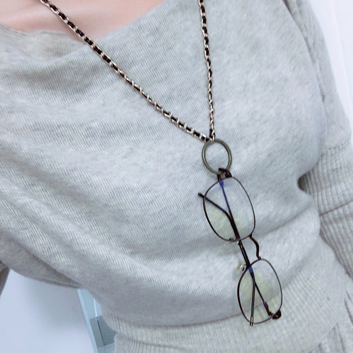 Trendy jewelry necklace with round pendants Bowlift