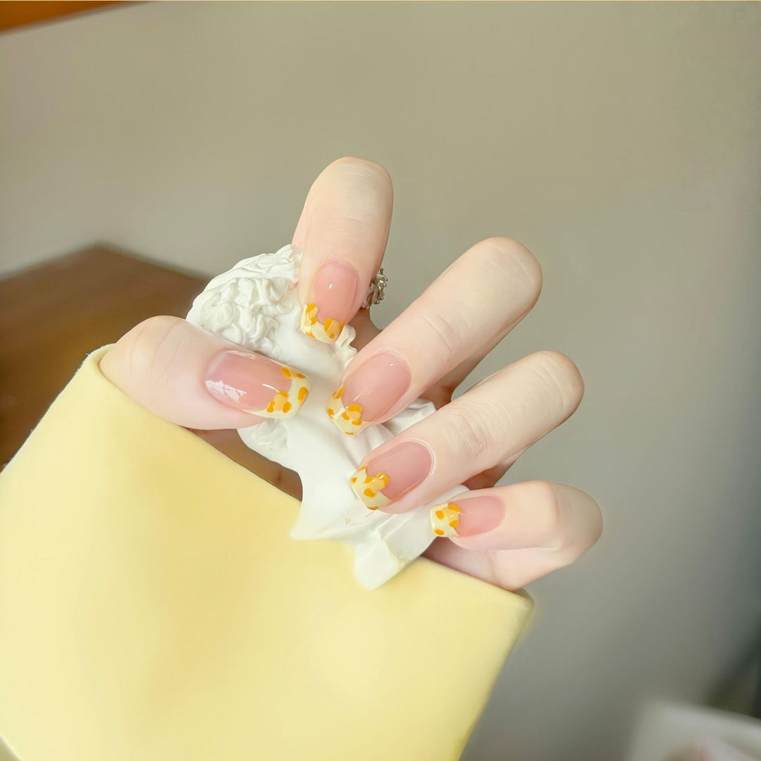 Artificial nails with leopard pattern Bowlift