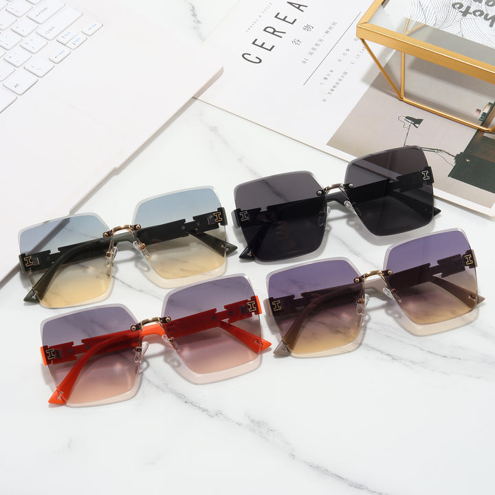 Women's oversized square sunglasses with stylish accents Bowlift