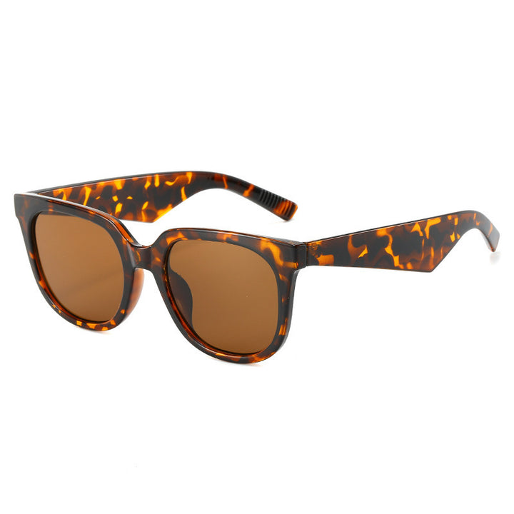 Women stylish sunglasses in modern, geometric design Bowlift