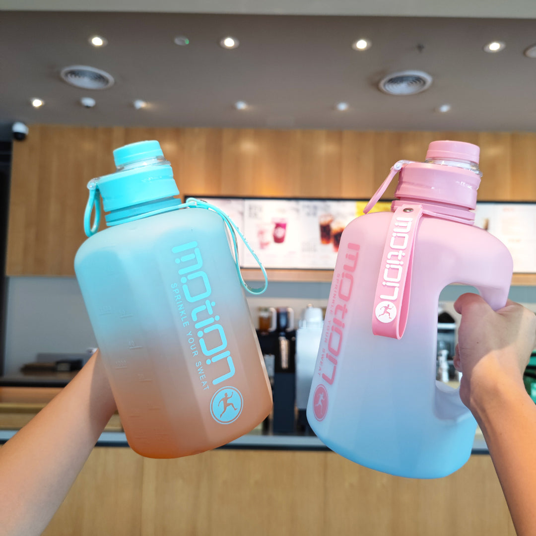 Women’s beverage container with large volume Bowlift
