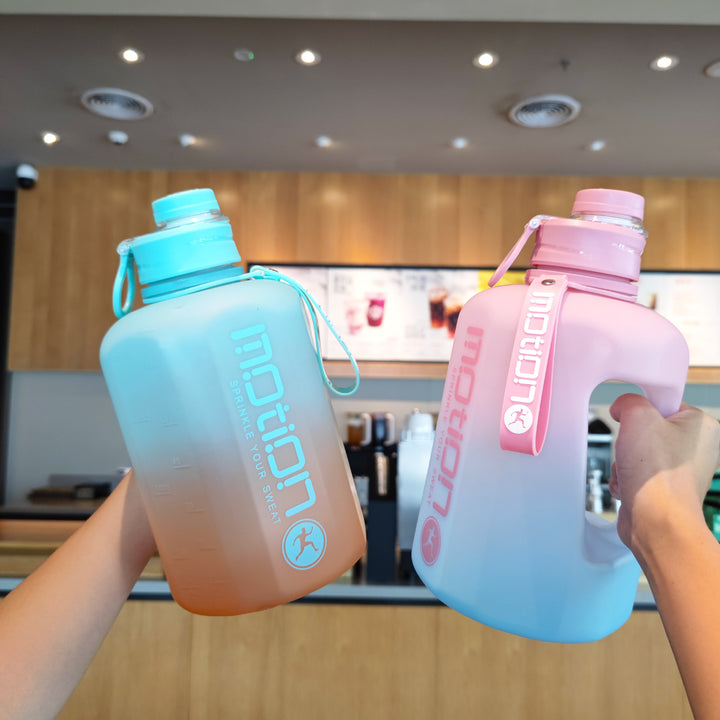 Women’s beverage container with large volume Bowlift