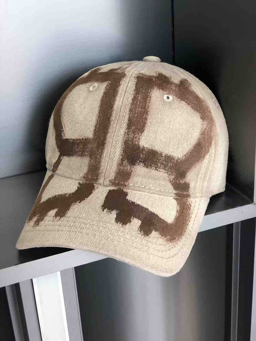 Unisex Distressed Vintage-Inspired Baseball Cap Bowlift