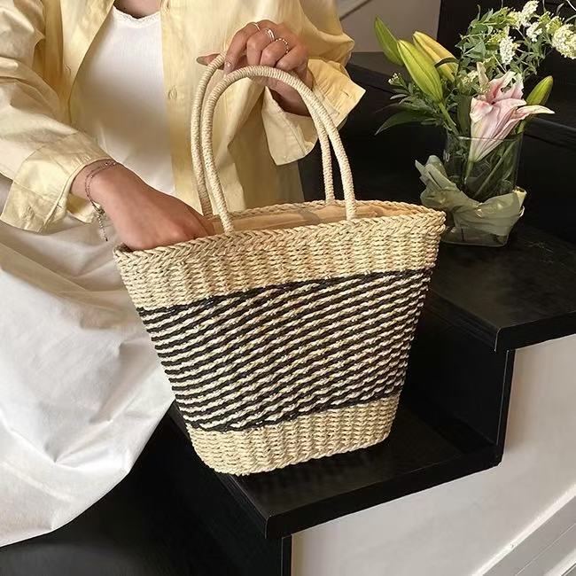 Handbag in the Elegant Wave Pattern Bowlift