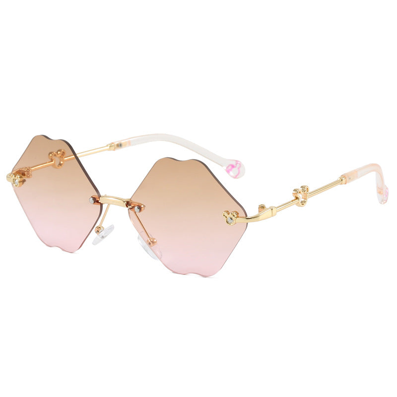 Ladies geometric oversized sunglasses with detailed, luxurious frame Bowlift