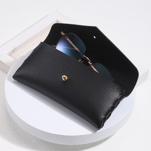 Elegant Phone Case in Minimalist Leather Design Bowlift