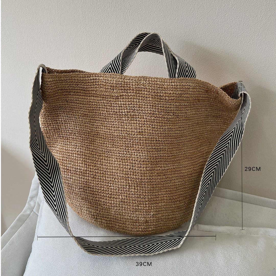 Handmade straw bag with fashionable striped pattern Bowlift
