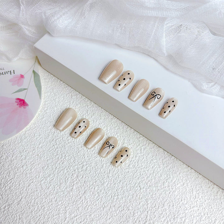 Stylish Press-On Nails Bowlift