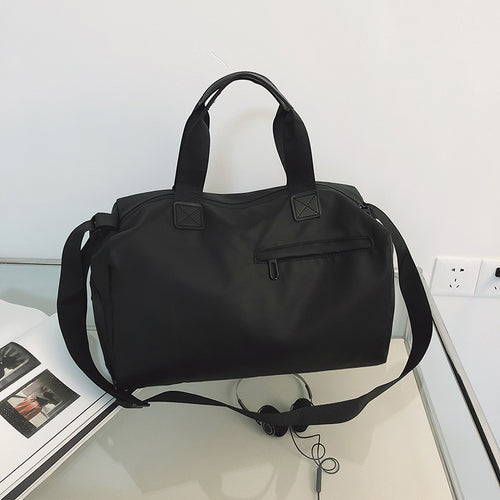 Sporty travel bag with robust and water-repellent material Bowlift
