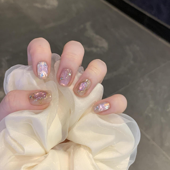 Glamorous nail art with glitter effect Bowlift