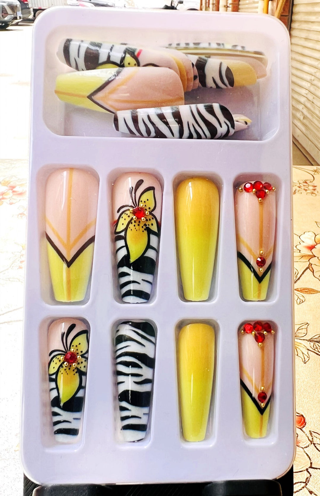 Creative press-on nails with flower and animal designs Bowlift