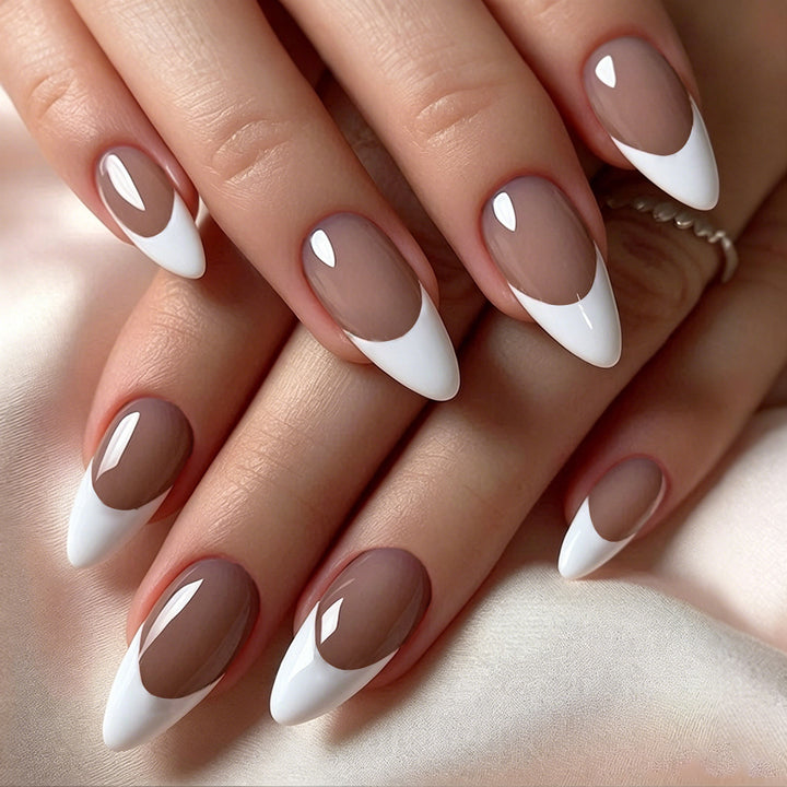 Stylish artificial nails with elegant tips Bowlift