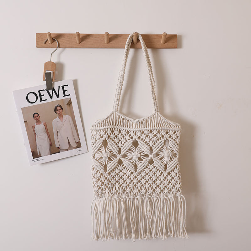 Hand-knotted macrame bag with fringes Bowlift