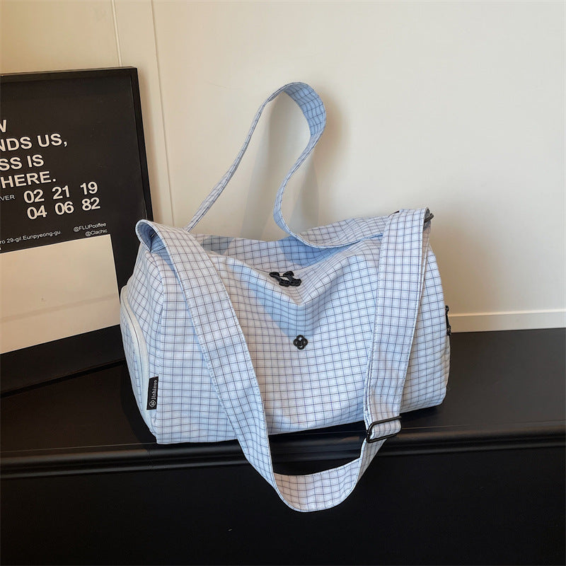Women’s sporty and stylish travel bag Bowlift