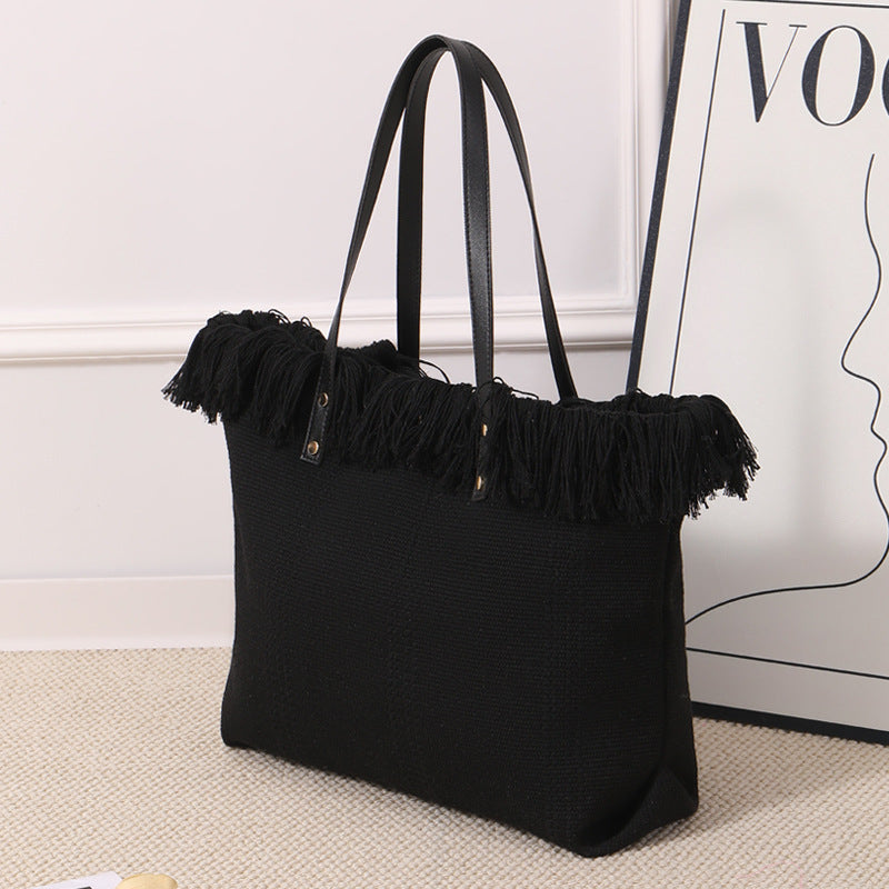 Beach bag with eye-catching fringe edge Bowlift