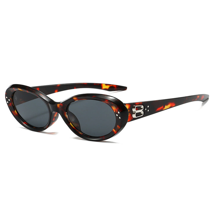 Vintage-Inspired Oval Frame Sunglasses