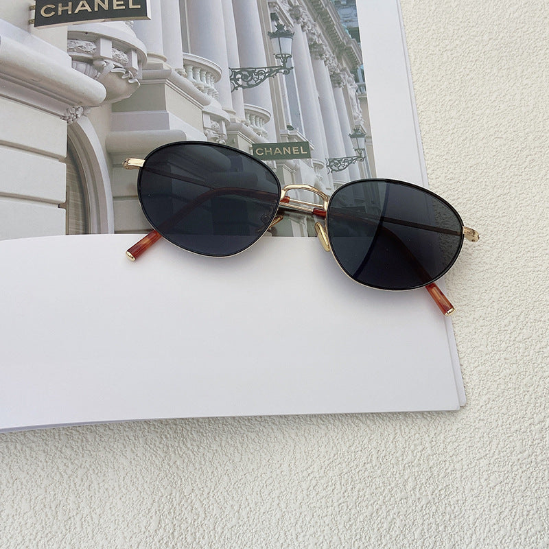 Fashionable Glasses in Elegant Design Bowlift