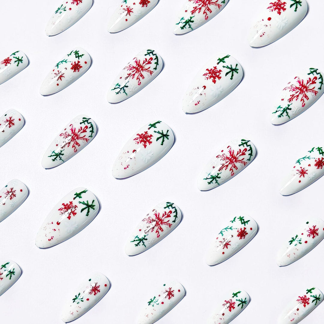 Artificial nails with winter snowflake and Christmas motif Bowlift