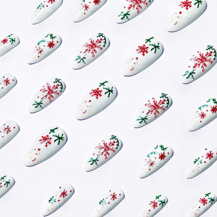 Artificial nails with winter snowflake and Christmas motif Bowlift