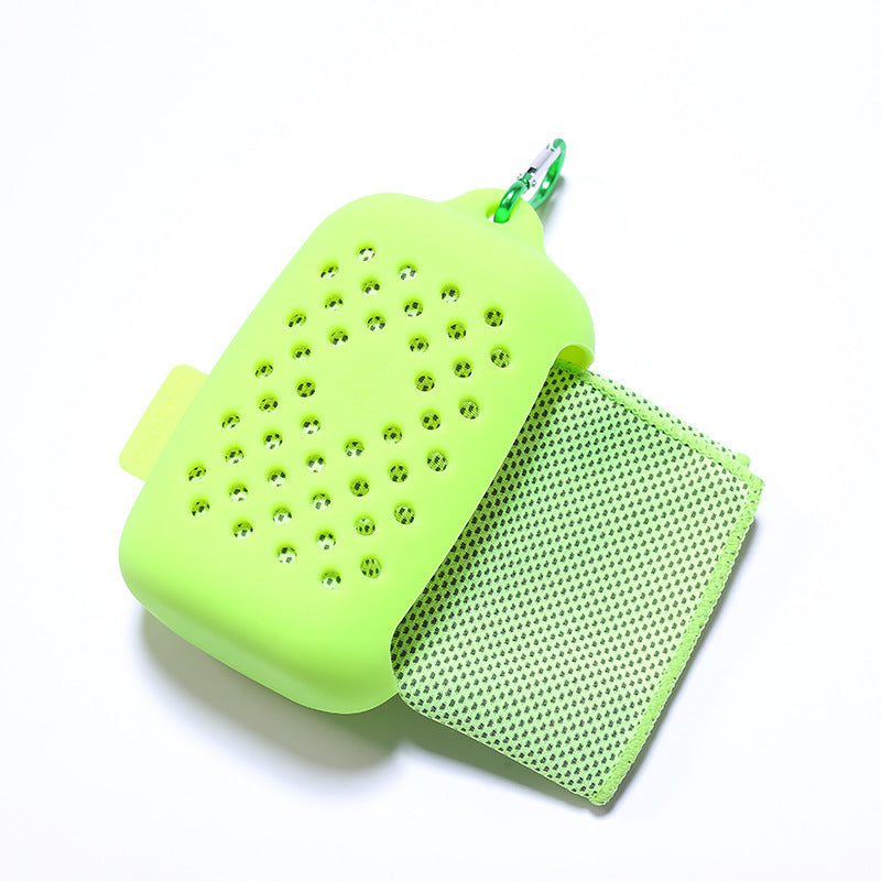 Women Portable Silicone Case with Integrated Cleaning Cloth Bowlift