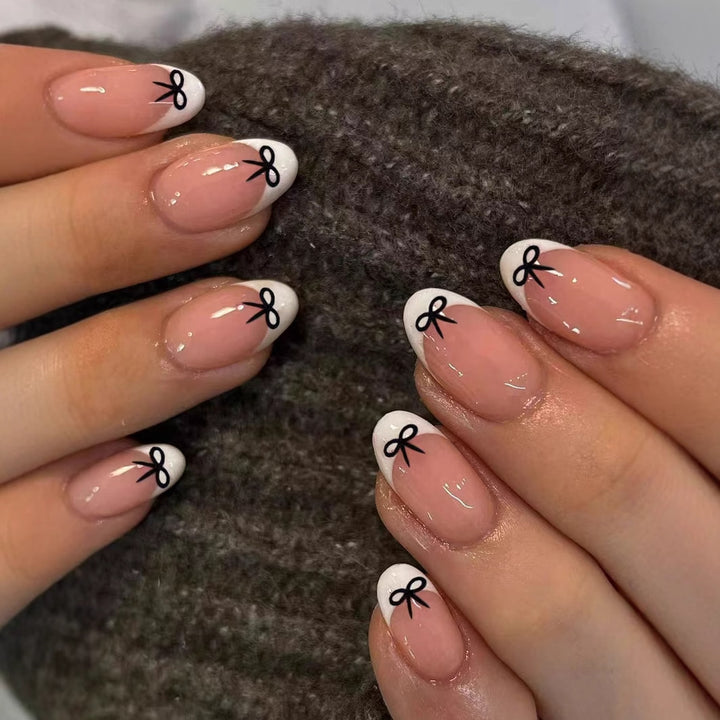 Artificial nails with elegant bows and high-gloss surface Bowlift