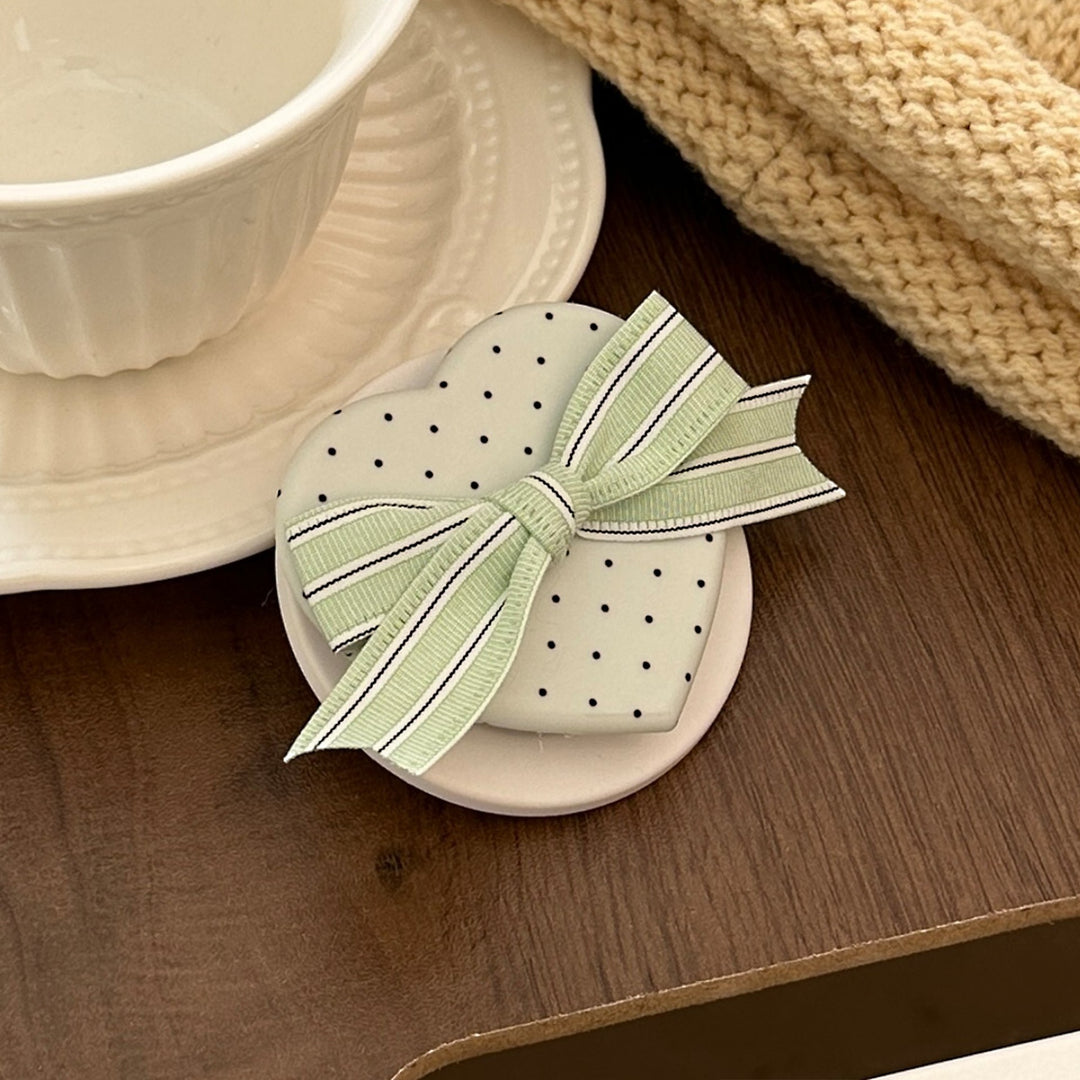 Heart-shaped cosmetic box with bow motif Bowlift