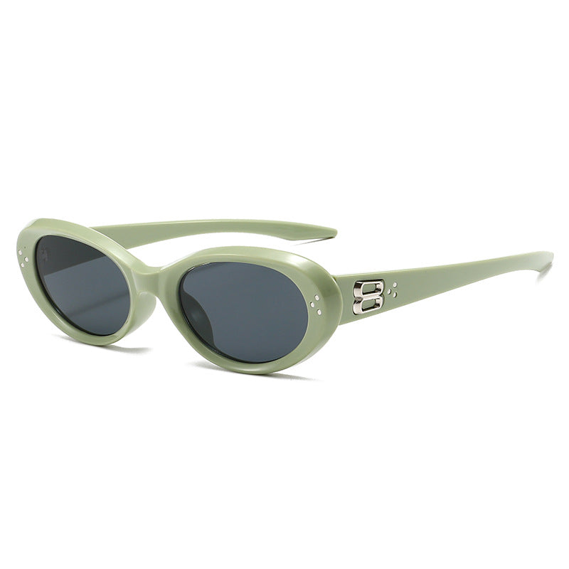 Vintage-Inspired Oval Frame Sunglasses