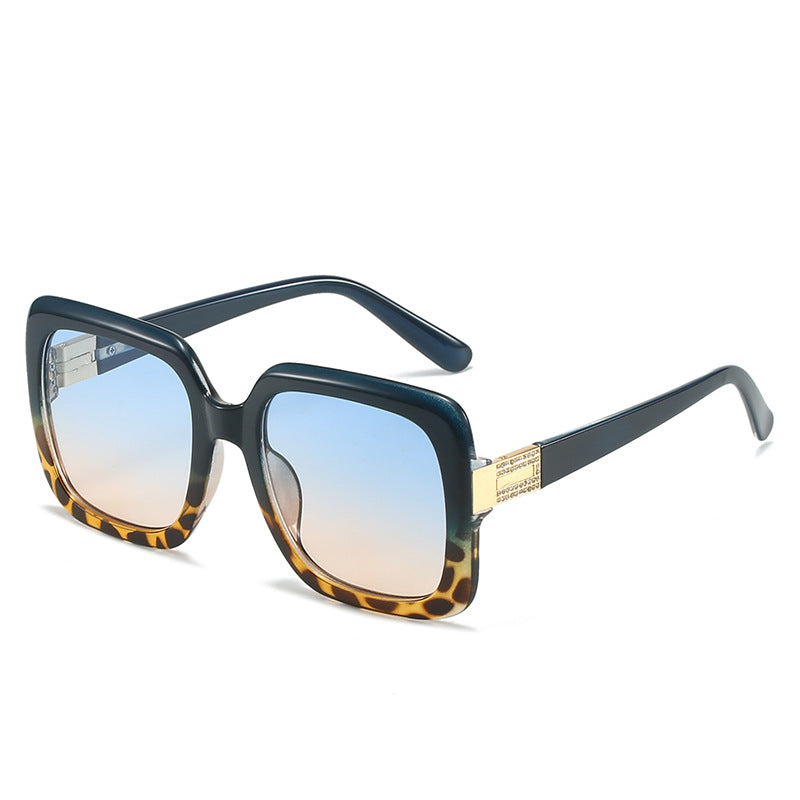 Women's elegant oversized sunglasses with luxurious metal accents Bowlift