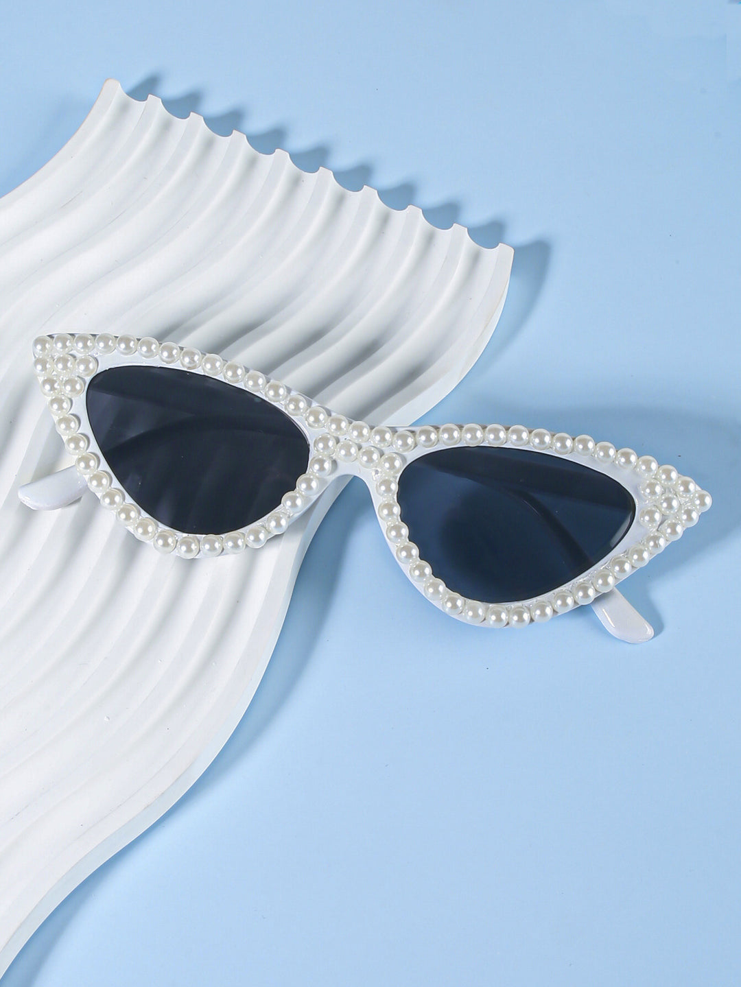 Cat-Eye Fashion Sunglasses Bowlift
