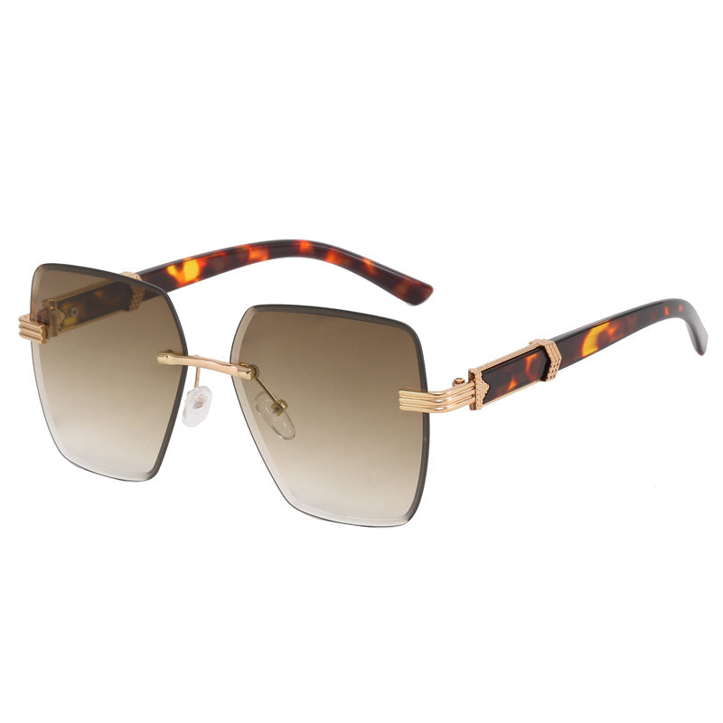 Ladies luxury sunglasses with unique frame and elegant accents Bowlift