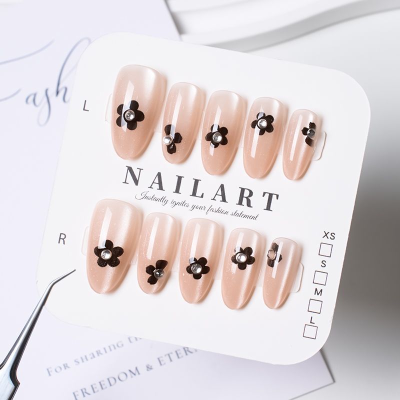 Artificial nails with elegant floral decorations Bowlift