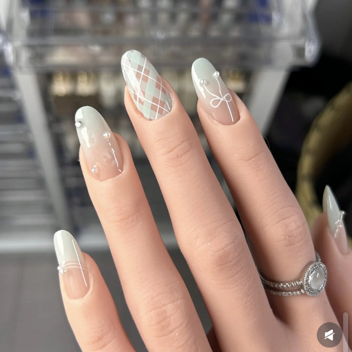 Decorative Press-On Nail Art Set Bowlift