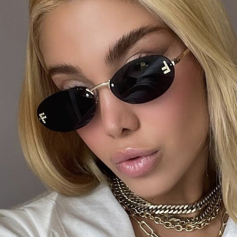 Women's fashionable sunglasses with elegant, round lenses and delicate metal frame Bowlift