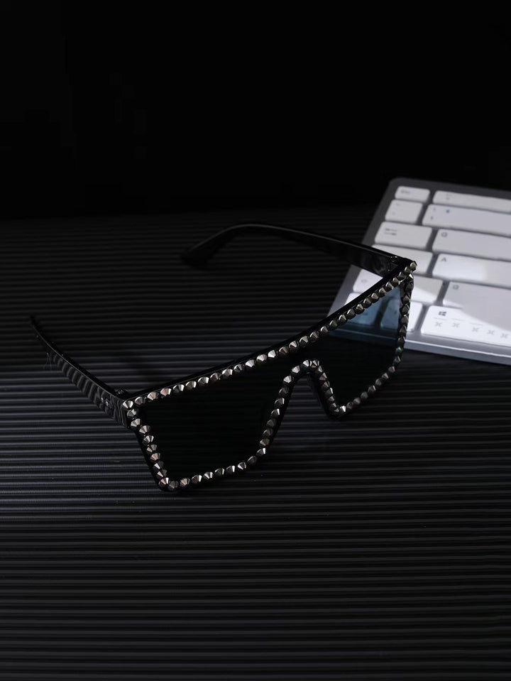 Women's Oversized Sunglasses with Modern Rectangular Frame Bowlift