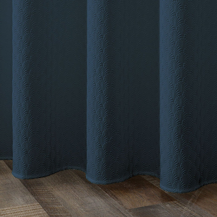 Textured Leaf Pattern Shower Curtain Bowlift