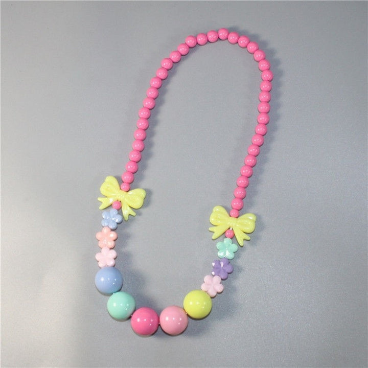 Colorful pearl necklace with floral elements Bowlift