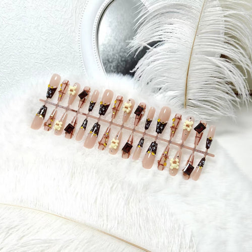 Artificial nails with living bear and gemstone accent Bowlift