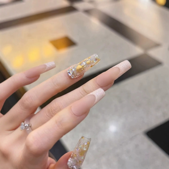 Luxurious Decorative Press-On Nail Set with Artistic Elements Bowlift