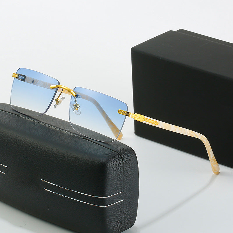 Women's fashionable sunglasses with a stylish, rectangular frame and elegant metal accents Bowlift