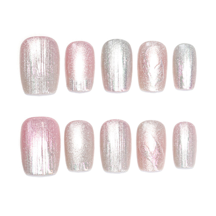 Artificial nail art in shimmering design Bowlift