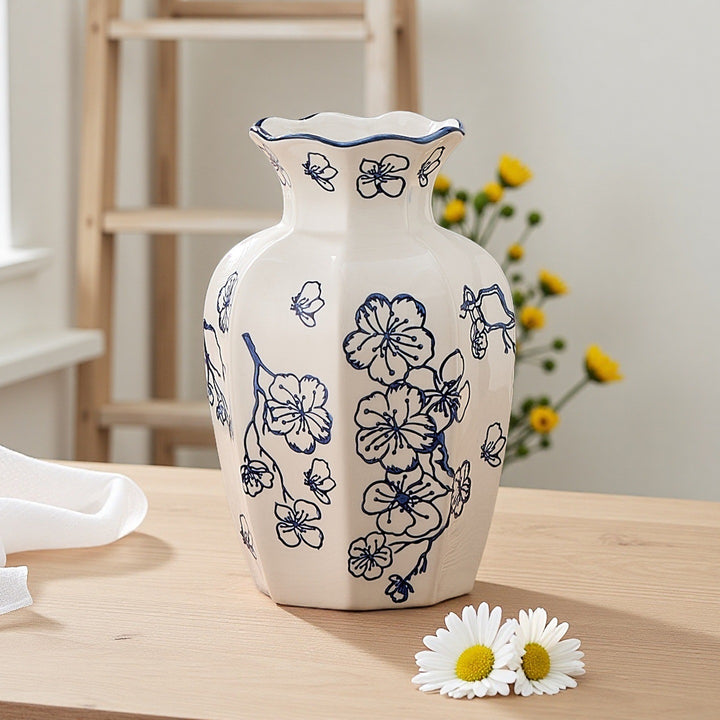 Porcelain vase Bowlift