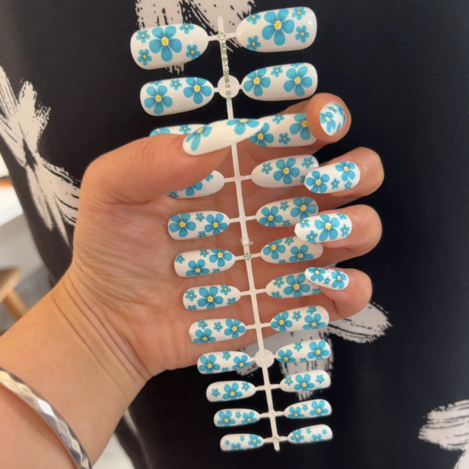Artistic Almond-Shaped Press-On Nails Set with Metallic Accents Bowlift