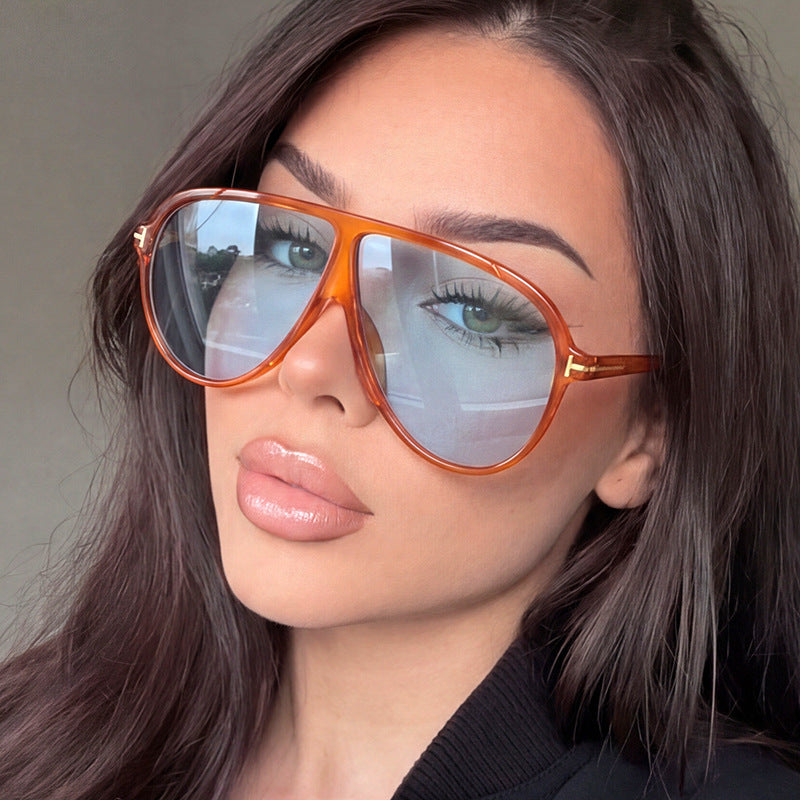 Women's large sunglasses with modern design and protective lenses Bowlift