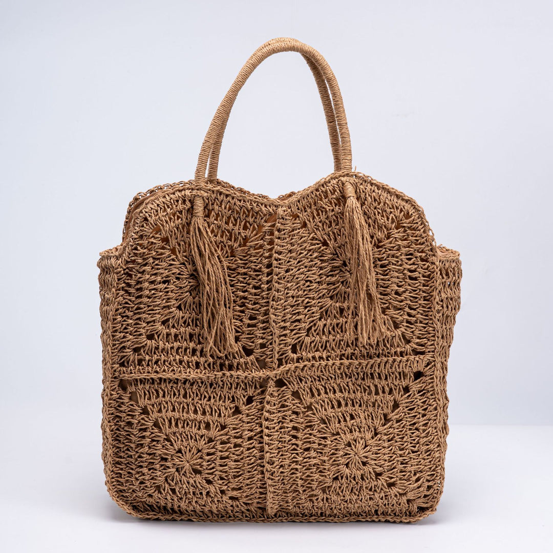 Spacious handbag made of braided natural material with fringes Bowlift