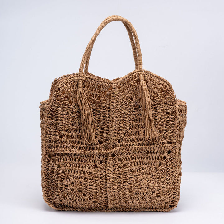 Spacious handbag made of braided natural material with fringes Bowlift