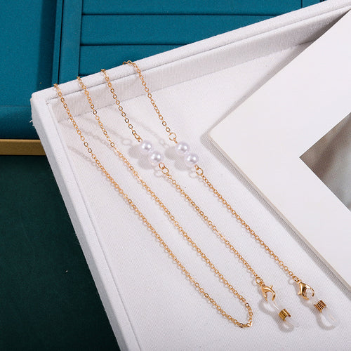 Elegant Eyewear Chain with Pearl Accents Bowlift