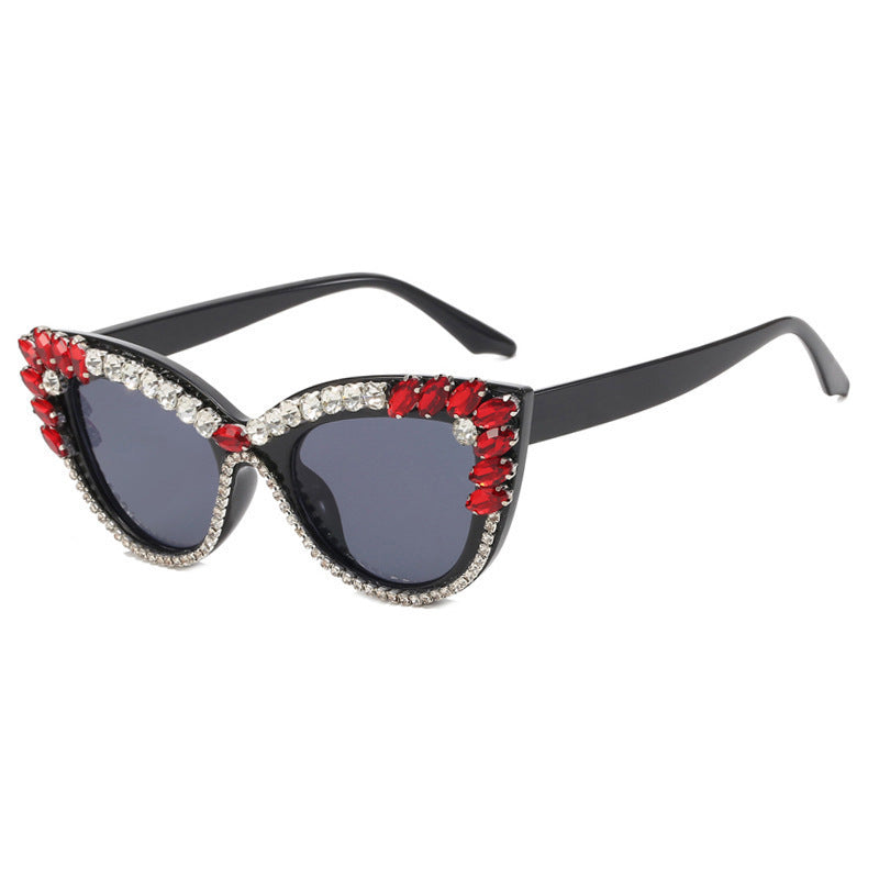 Ladies Glamorous Cat-Eye Sunglasses with Extravagant Crystal Decoration Bowlift