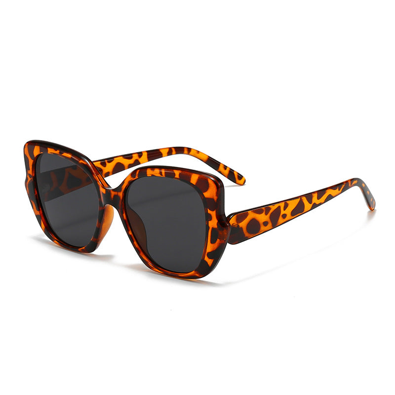 Women's oversized fashionable sunglasses with curved frame Bowlift