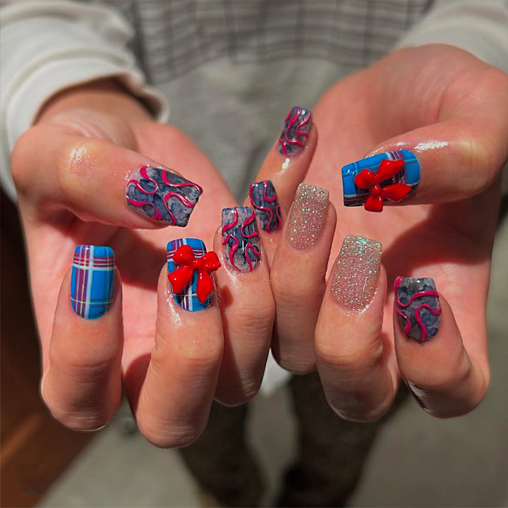 Artificial nails with festive gift design and glitter Bowlift